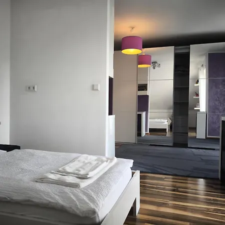 Messeapartment 10 Personen Appartement *