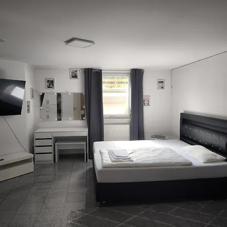 Daire Messeapartment 10 Personen *