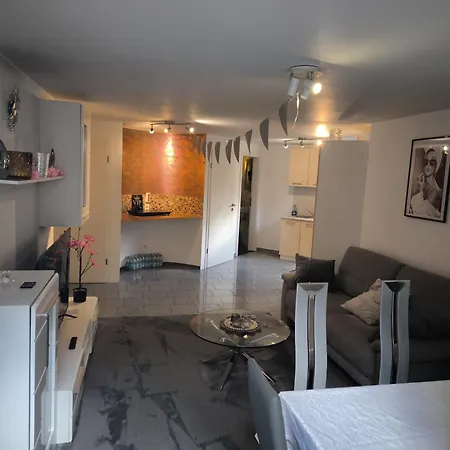 Daire Messeapartment 10 Personen *